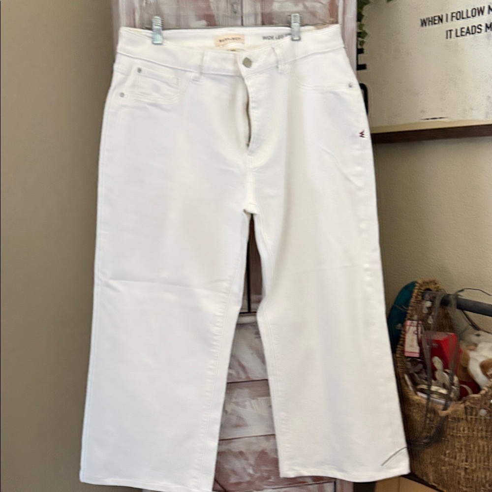 White Wide-Leg Jeans